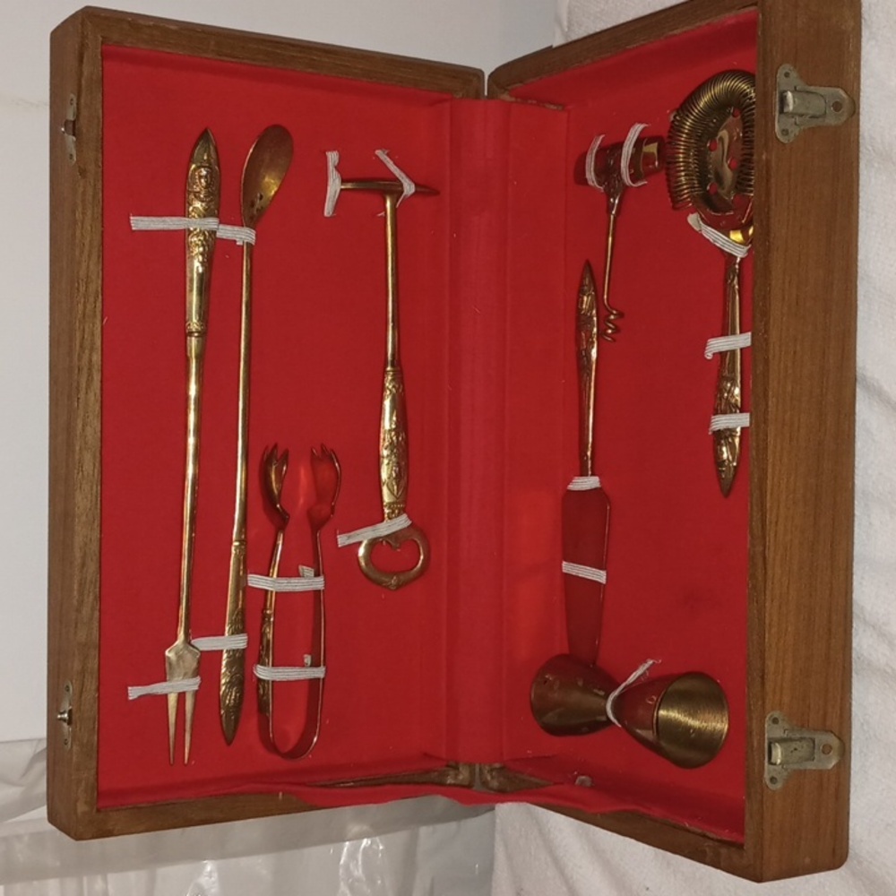 Vintage 8 Piece Bar and Serving Set in Original Wood Case